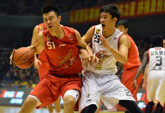 球场上的风暴！双方激烈对抗，演绎精彩篇章的简单介绍