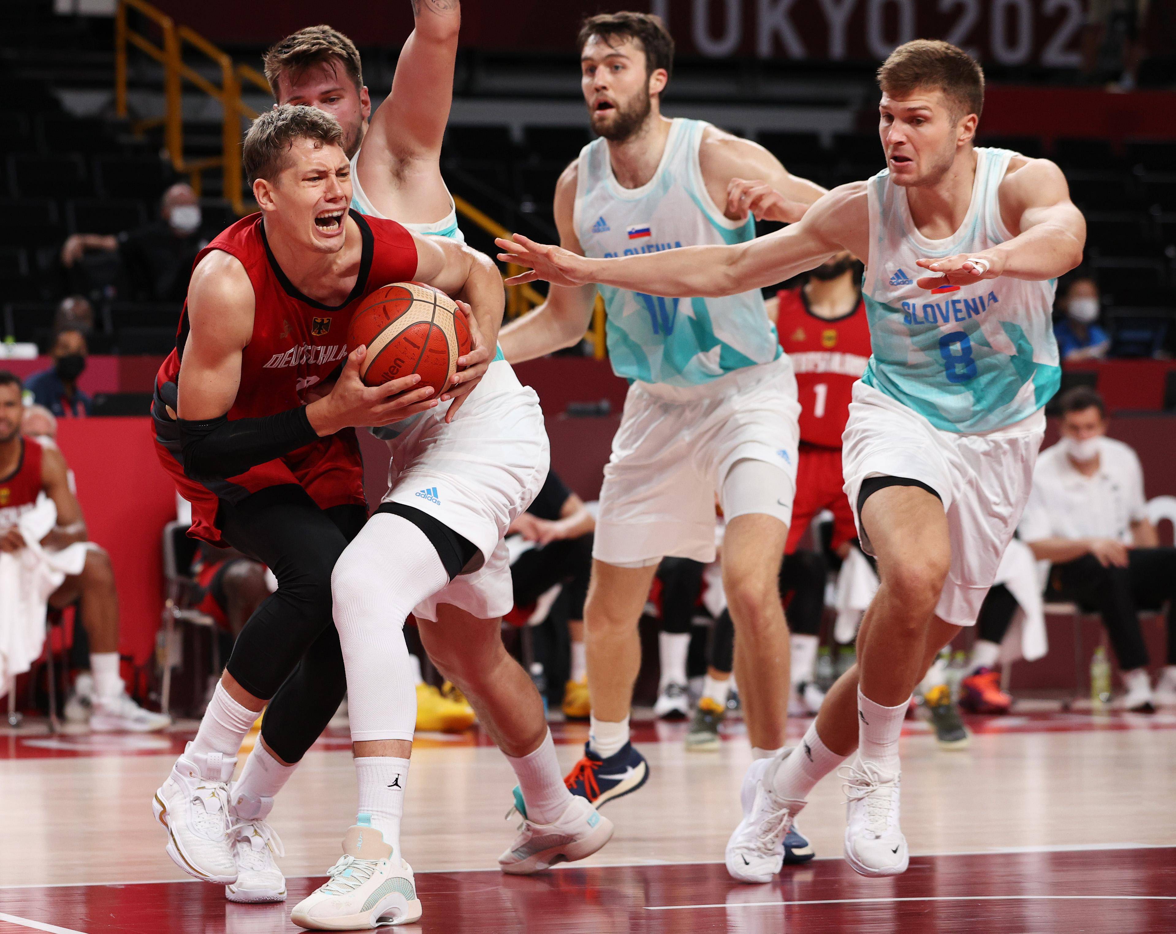 包含斯洛伐克遭遇惨败，欧预赛出线形势严峻的词条