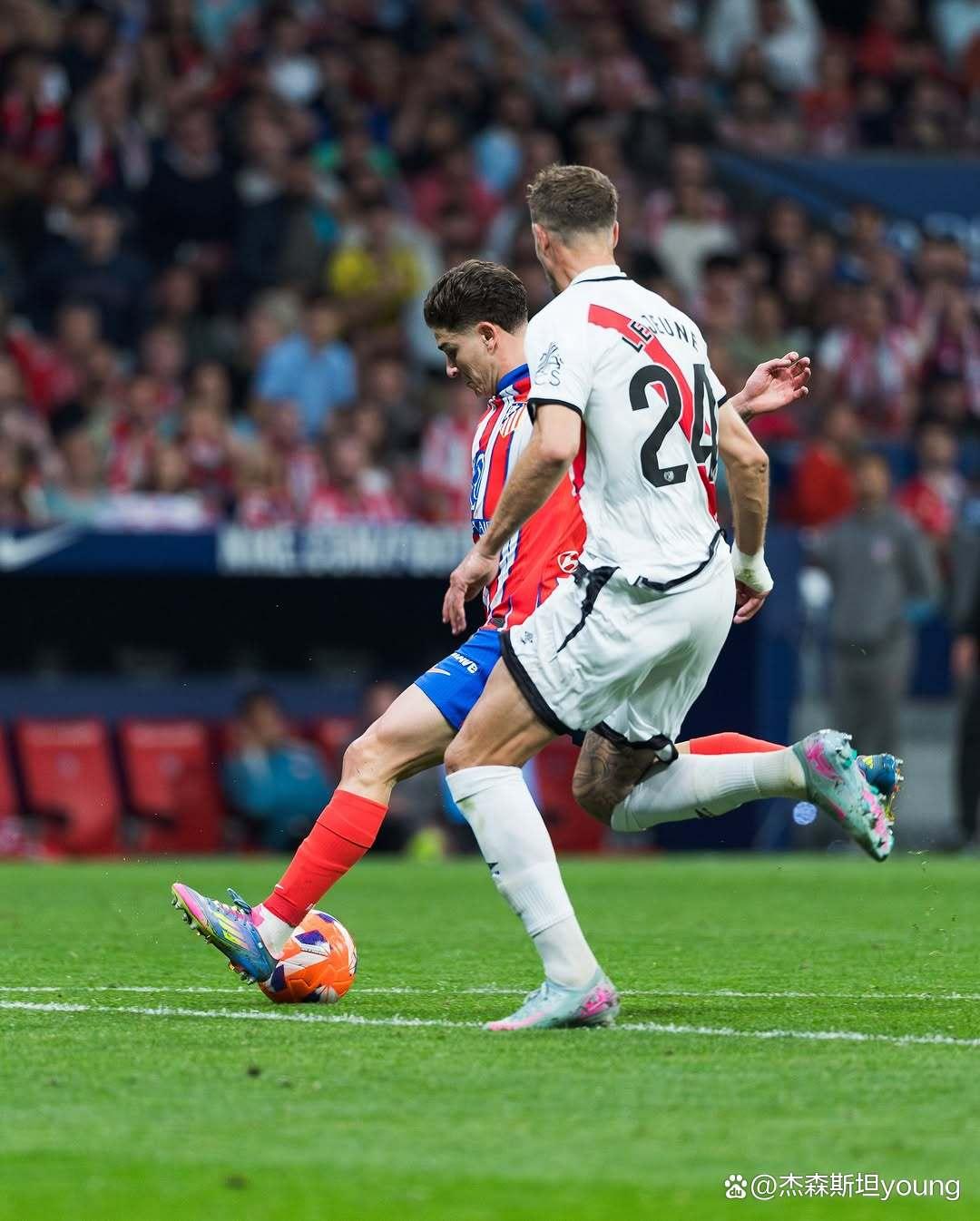 阿尔克迪斯进球破门，帮助球队完胜的简单介绍