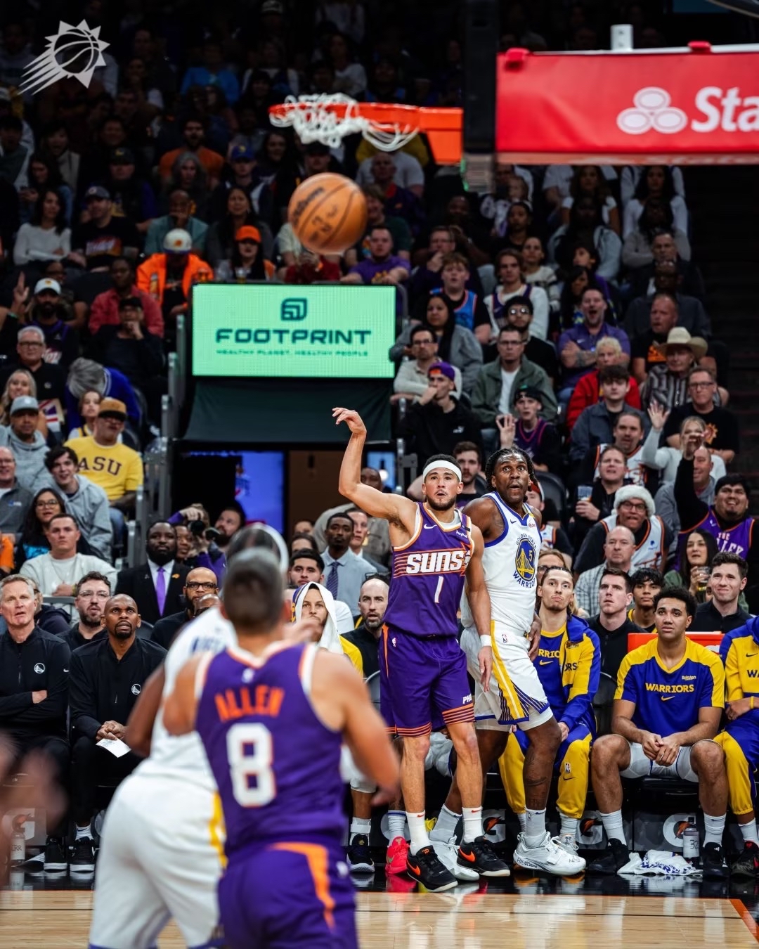 包含勇士队球员集体爆发击败强敌无往不利！的词条