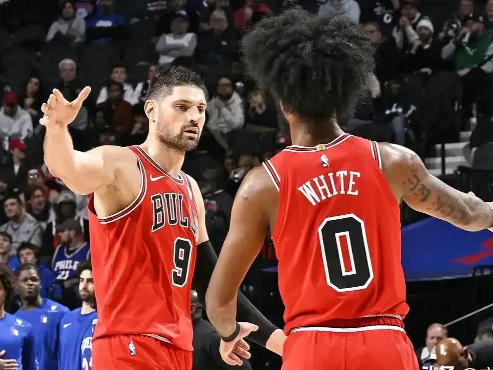 马刺力克公牛，保罗点燃赛场