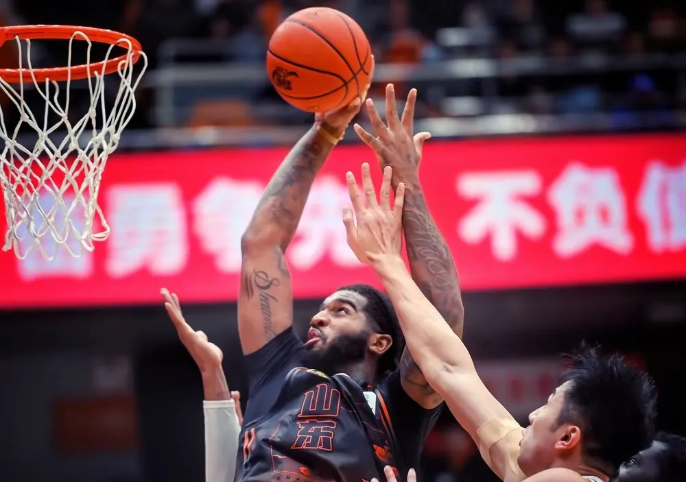 新疆队翻盘山东队，字母哥统治全场