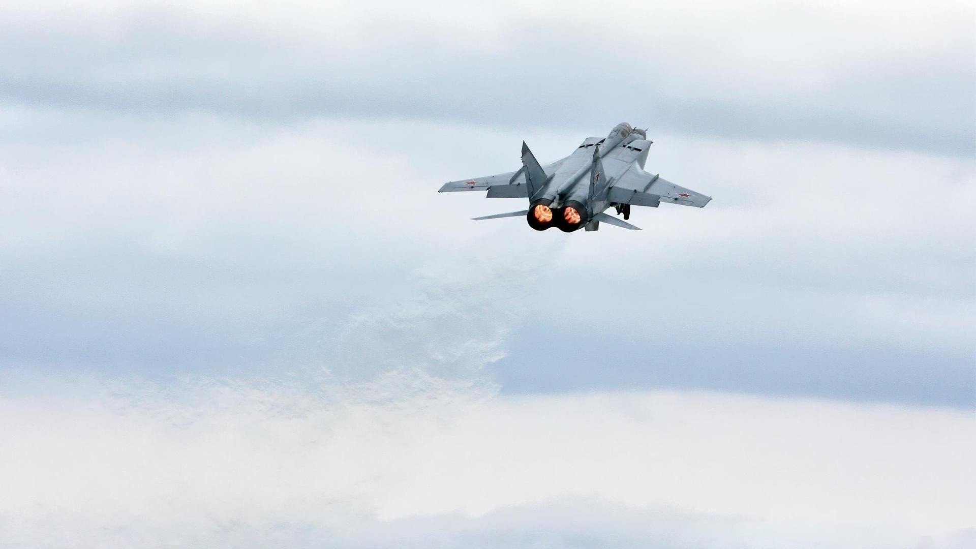 双星闪耀！萨内单点爆破撕裂防线，贝蒂斯连线连续重击红龙